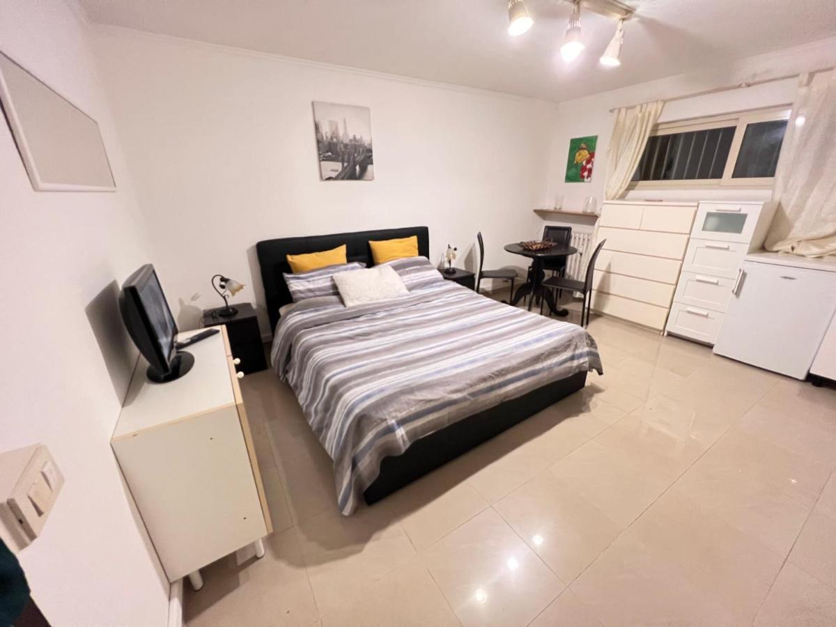 Monolocale A Mostacciano Apartamento