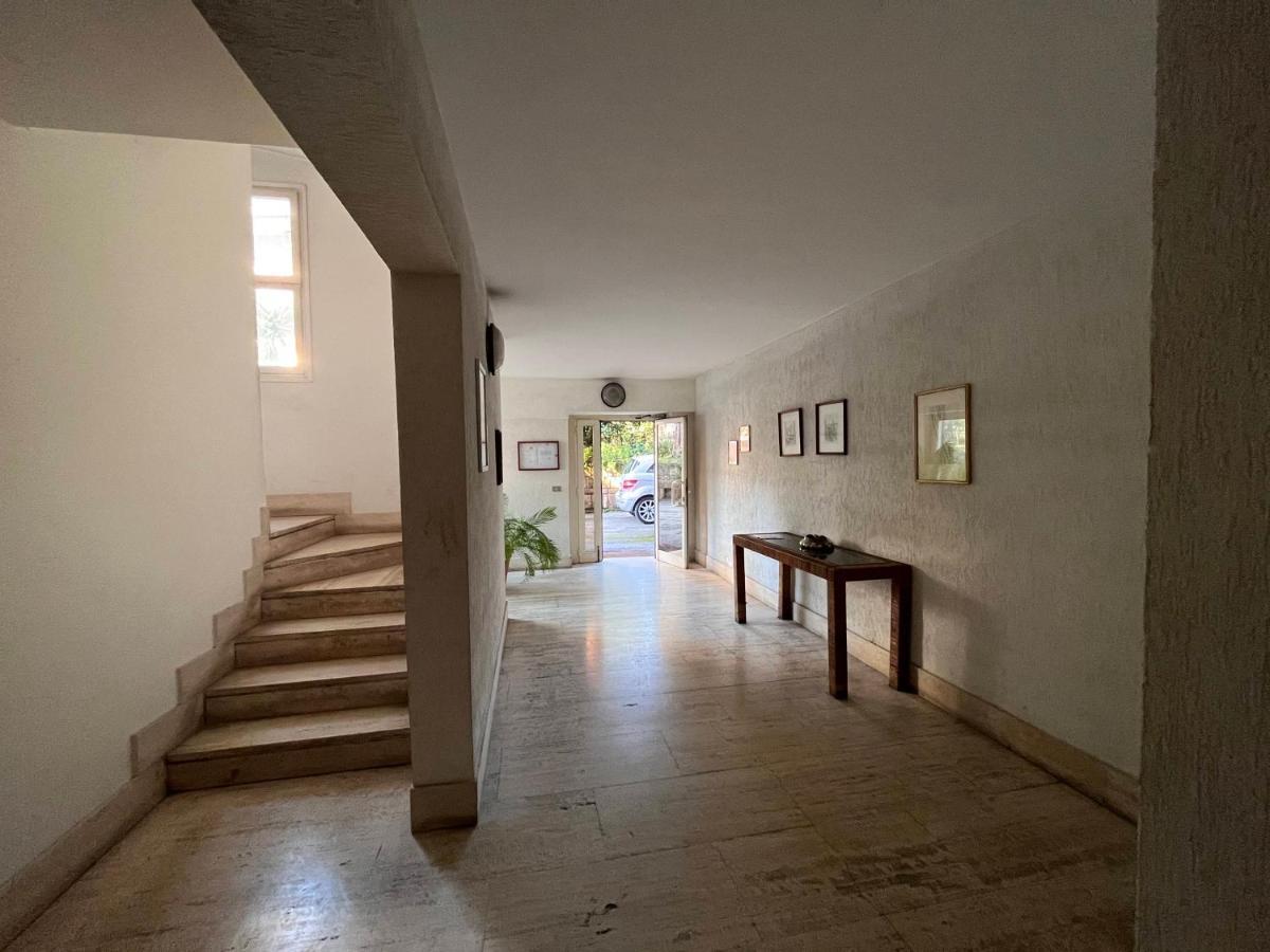Monolocale A Mostacciano Apartamento