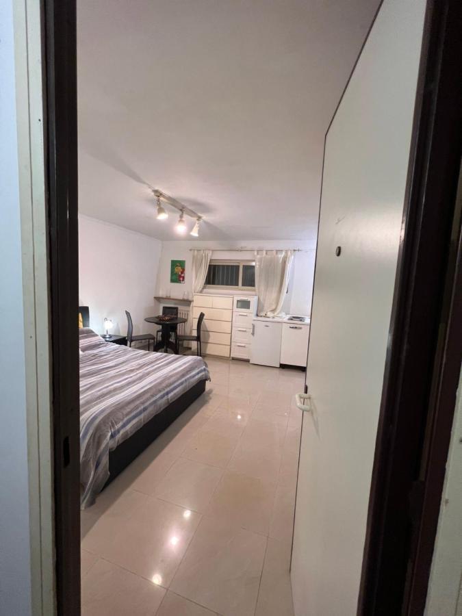 Apartamento Monolocale A Mostacciano Roma